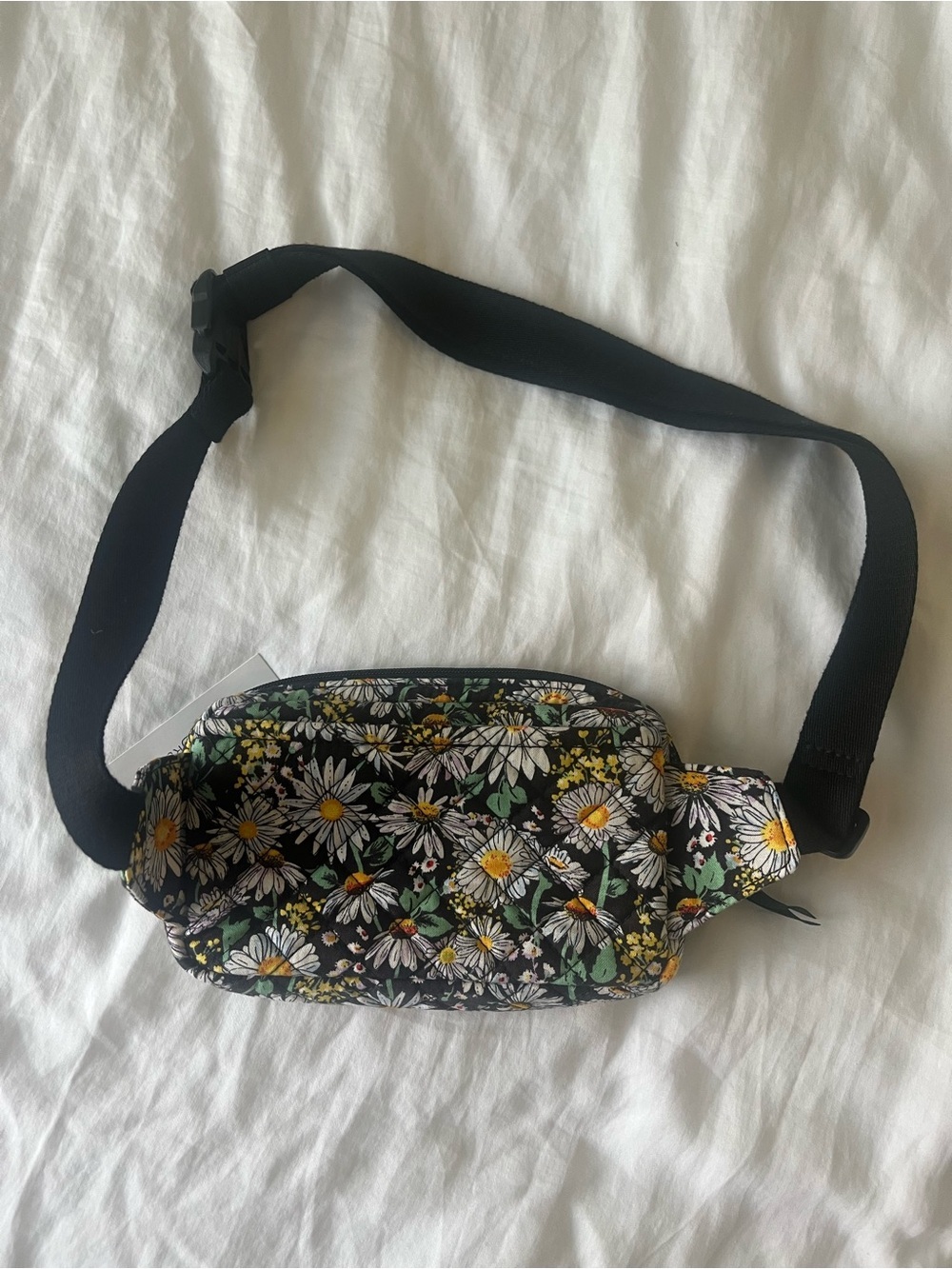NWT Vera Bradley Mini Belt Bag in Cotton Daisies - Picture 3 of 6